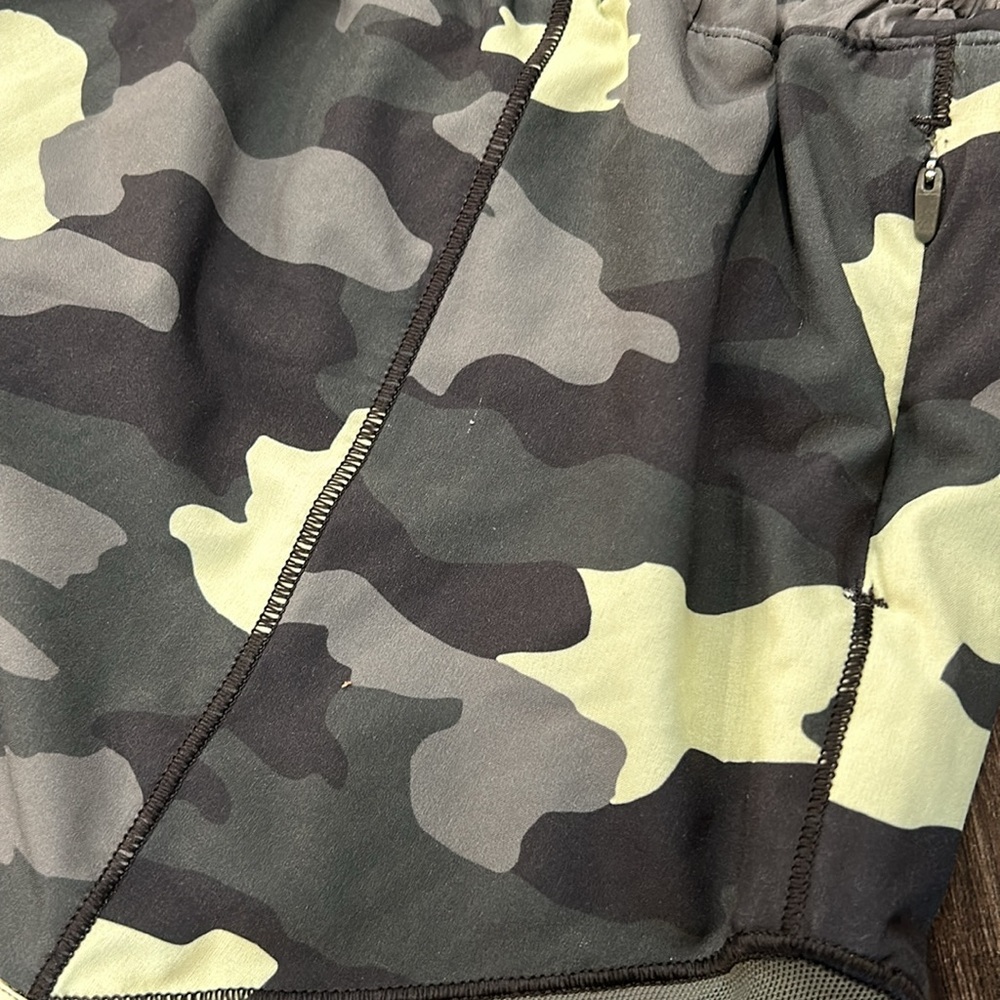 Lululemon Camo Hotty Hot Short 4-inch - Picture 5 of 12
